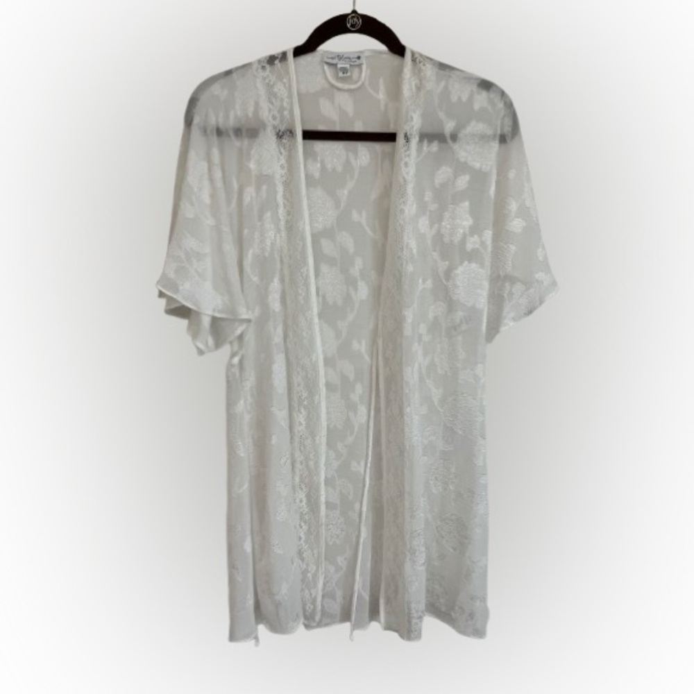 Sheer White with Floral Texture and Lace Trim Kimono Robe Size XS - S